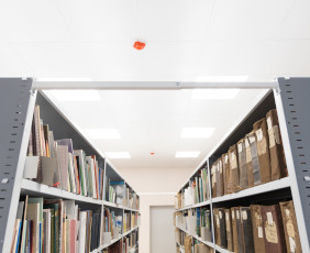 Антиопрокидыватель рядов стеллажей