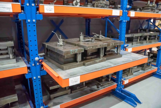 Стеллаж с выкатными платформами для штампов