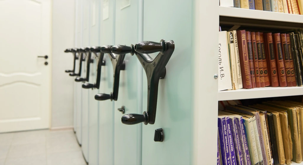 Металлические стеллажи для библиотеки