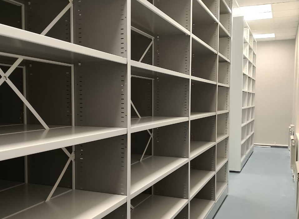 Высокие мобильные стеллажи