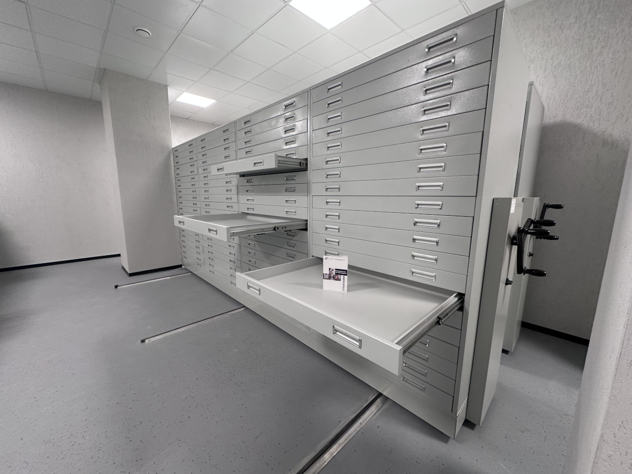 мобильные стеллажи с выдвижными ящиками